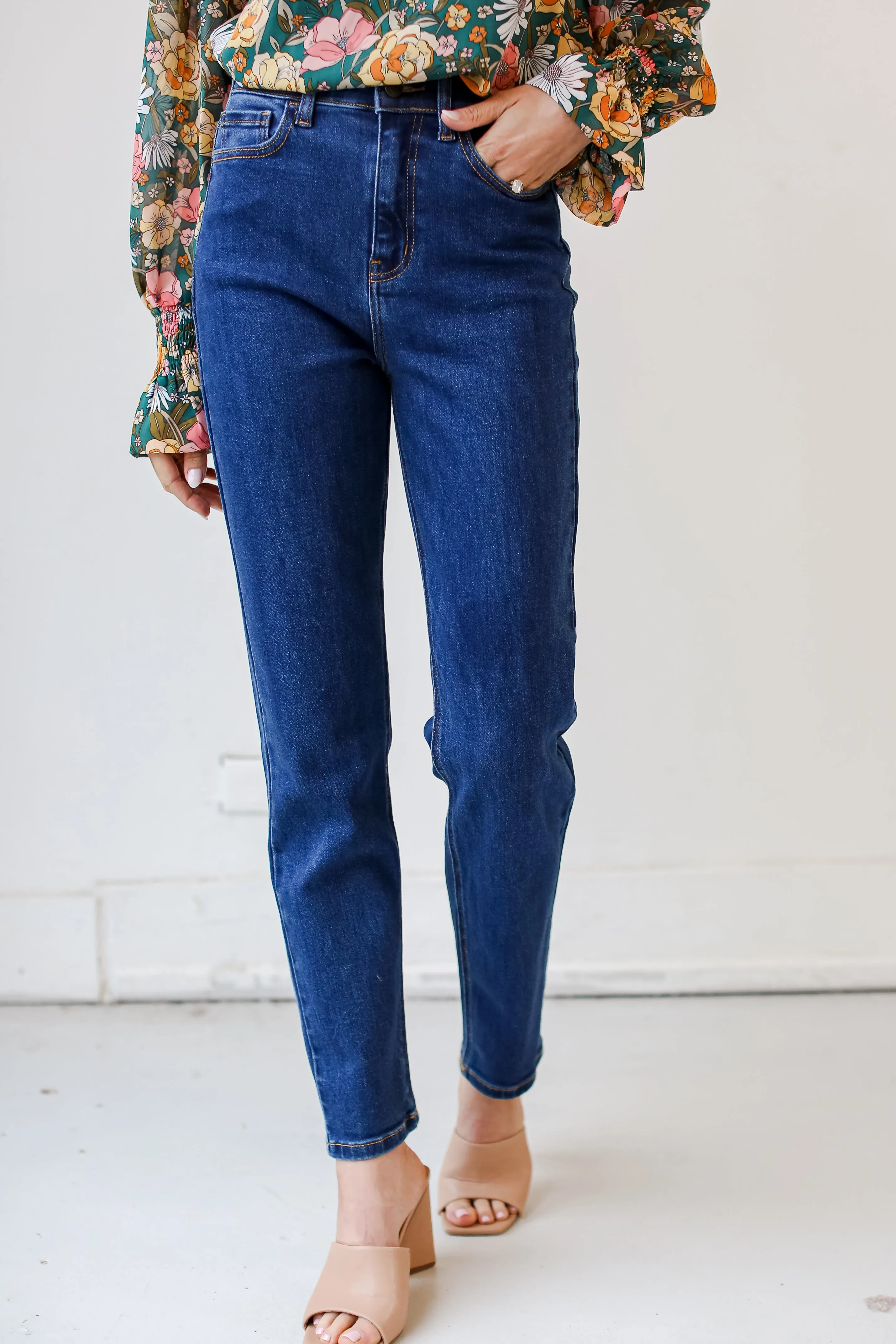 FINAL SALE - Stylish Flair Mom Jeans